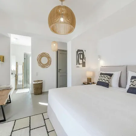 Stunning With Modern Decor Vila