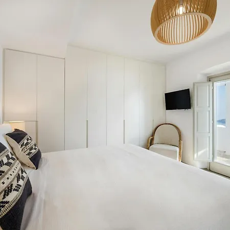 Vila Stunning With Modern Decor