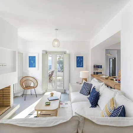 Stunning With Modern Decor Vila