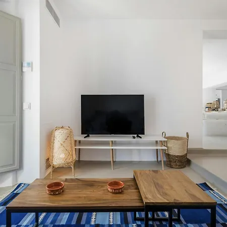 Vila Stunning With Modern Decor