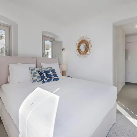 Vila Stunning With Modern Decor
